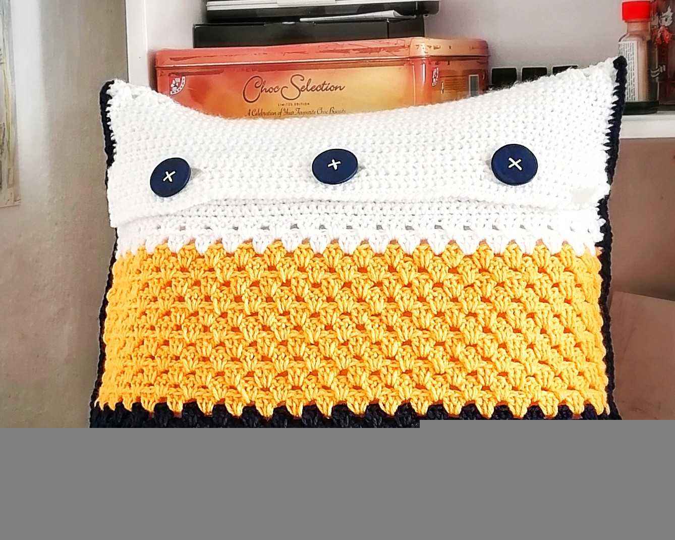 Crochet pillow cover