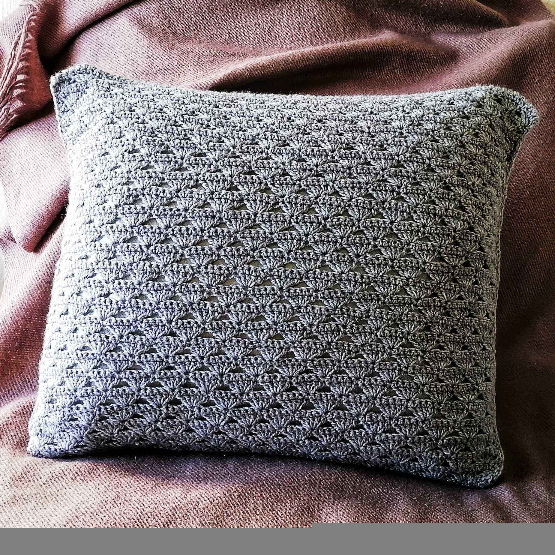 Crochet pillow cover 