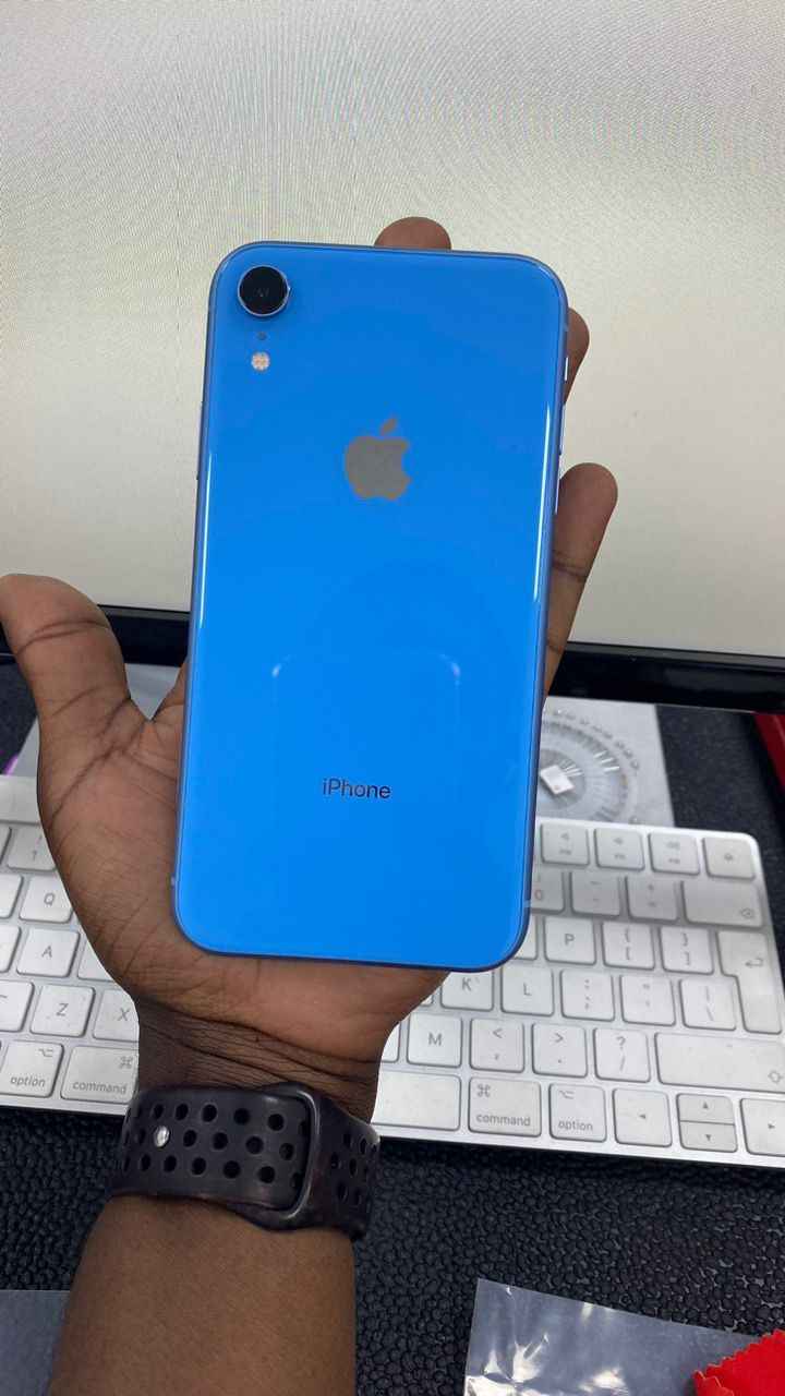 iPhone XR 64GB Blue