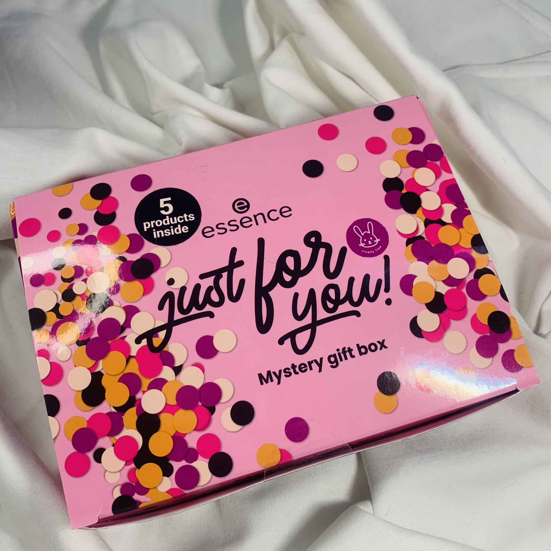Essence mystery make up box