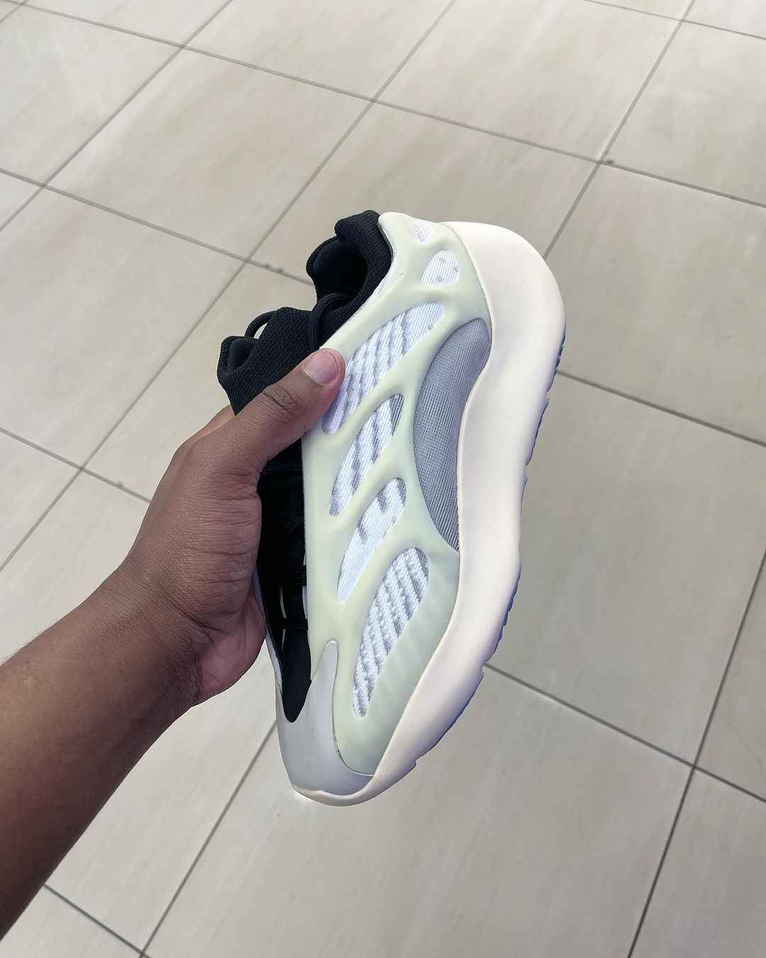 Adidas Yeezy 700 V3