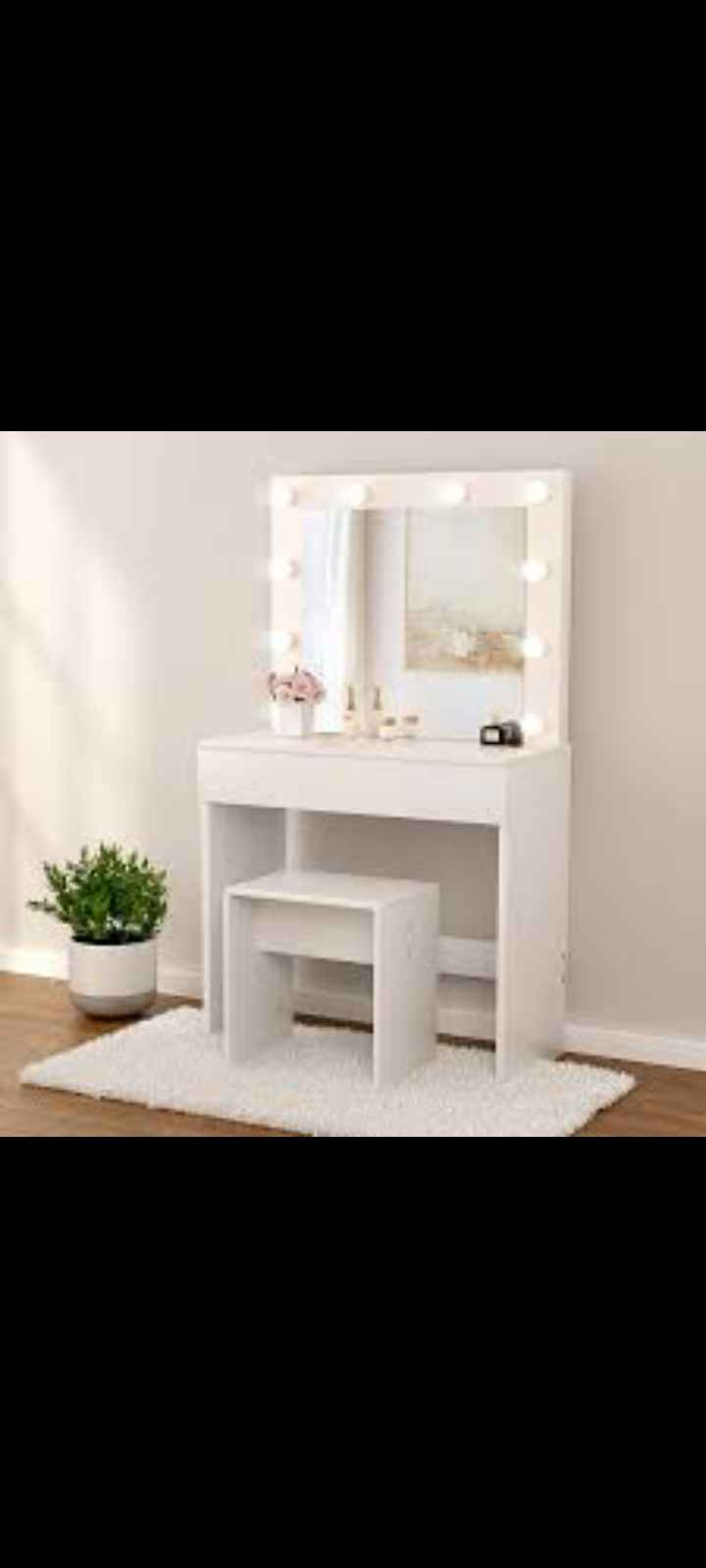 HOLLYWOOD VANITY 