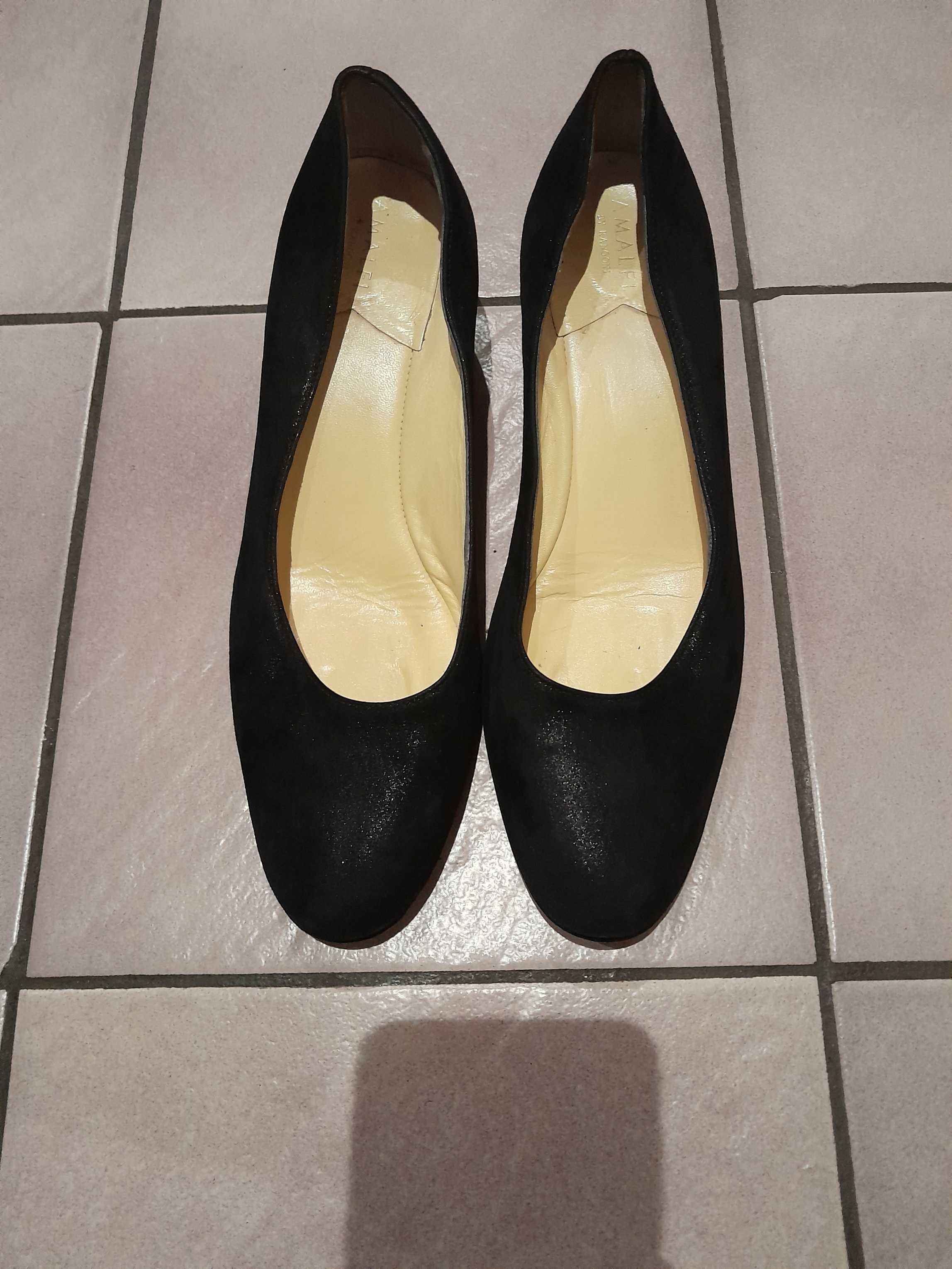 Black Amalfi by Rangoni heels