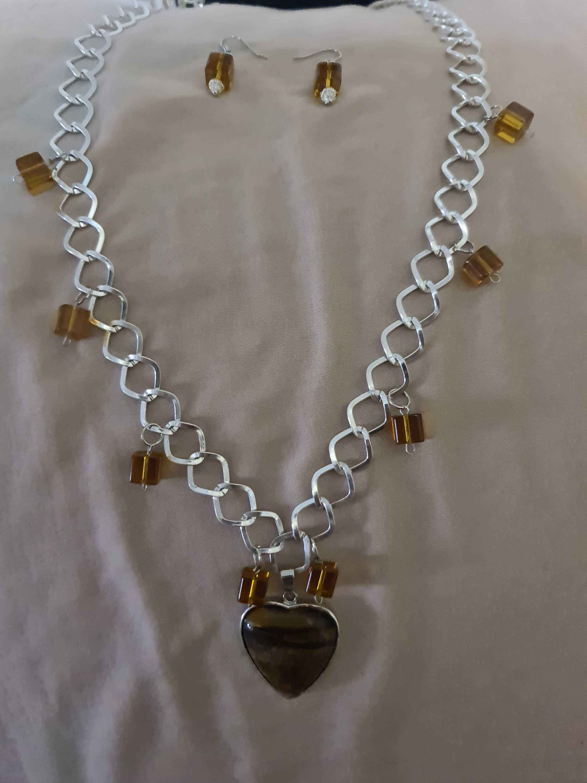 Peachz beaded jewelry