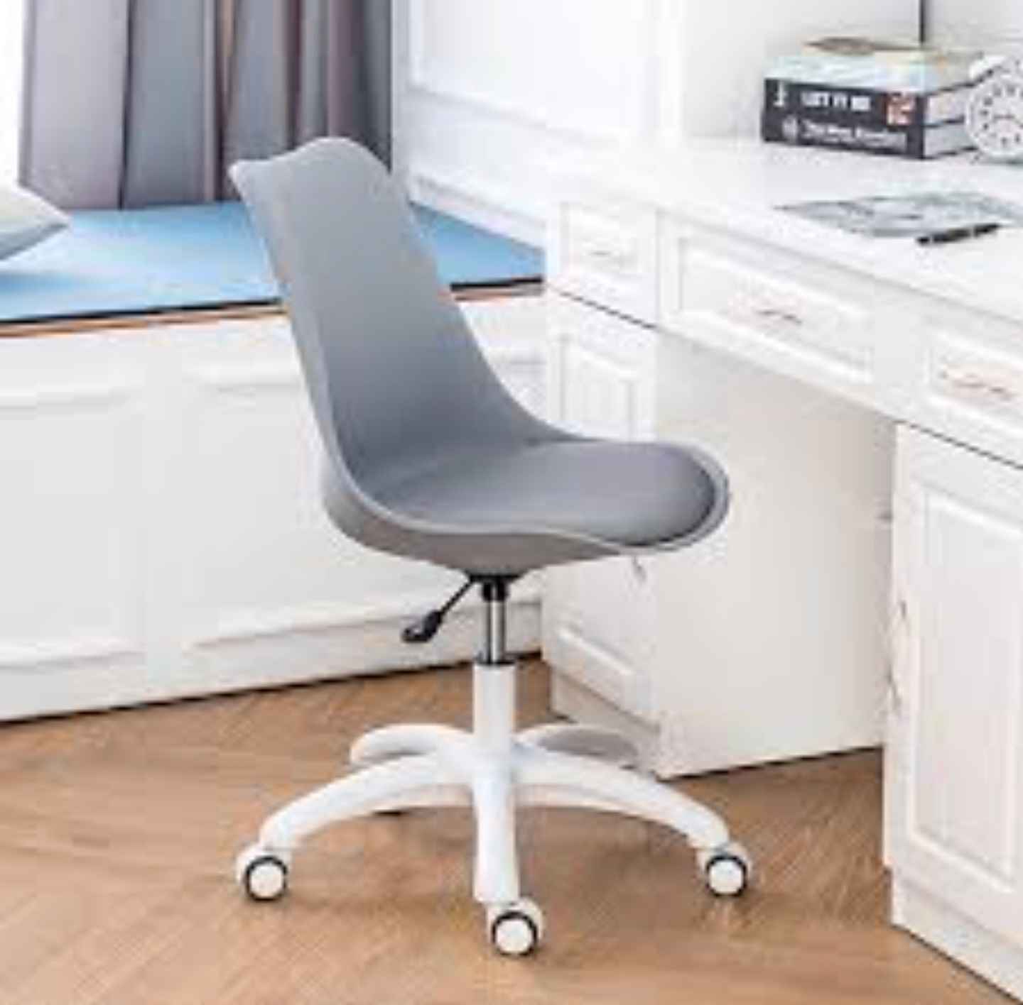 Fine living minimalist office chair 