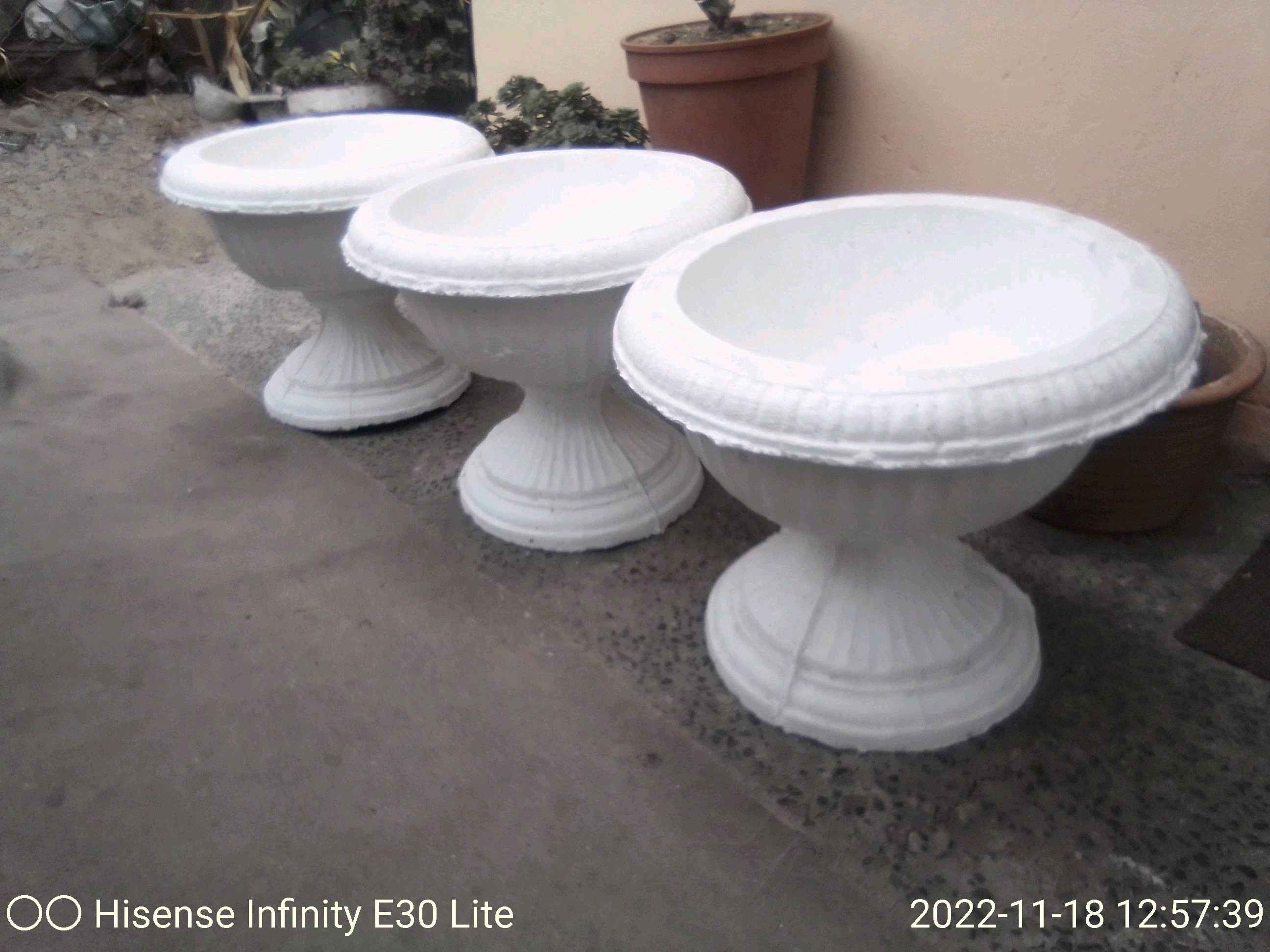 I'm selling concrete garden pots 