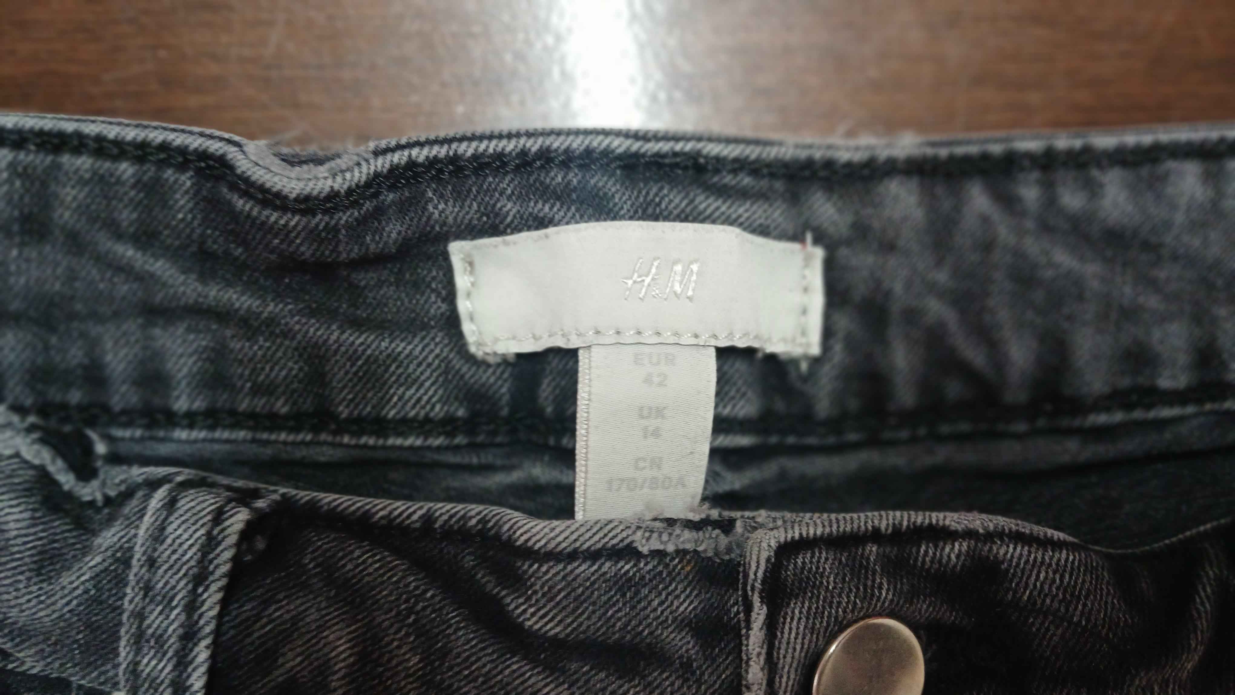 design shorts size M