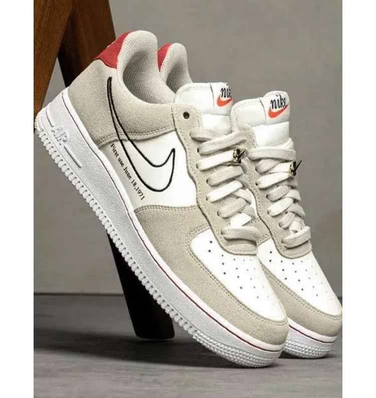 Men Nike sneakers 