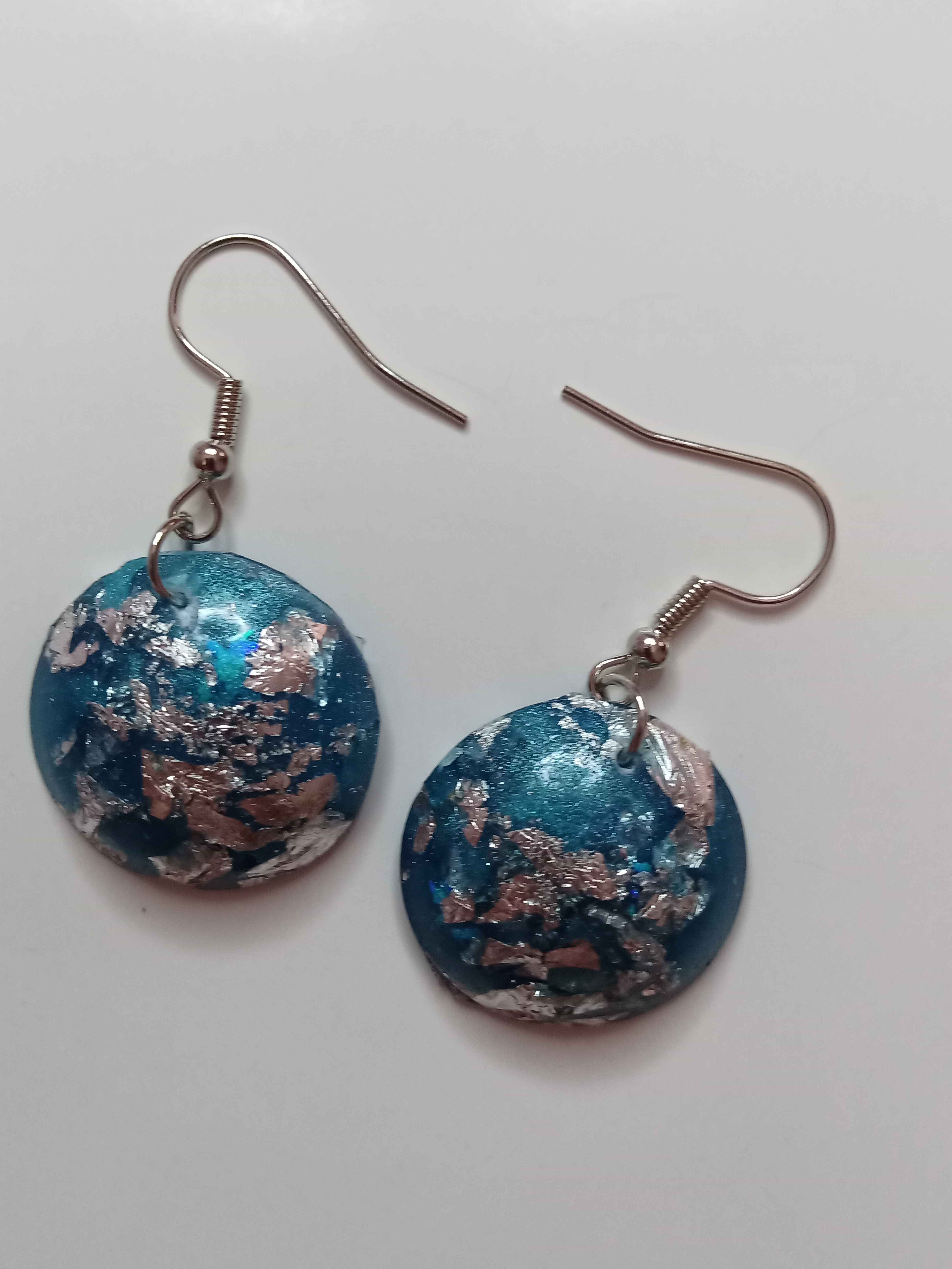 Blue and silver round earrings