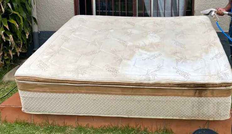 Upholstery cleaning queen mattress