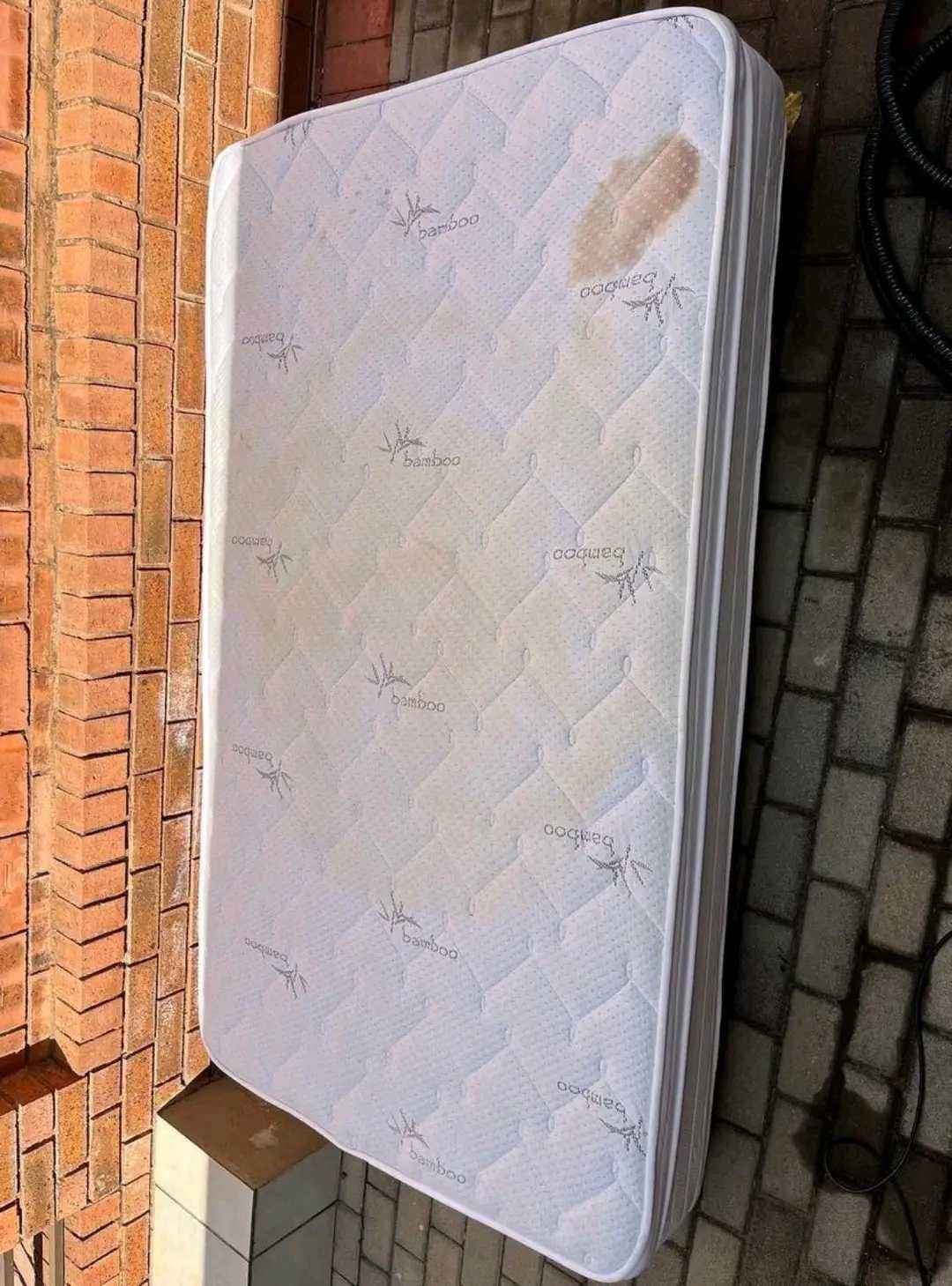 Upholstery cleaning single mattress 