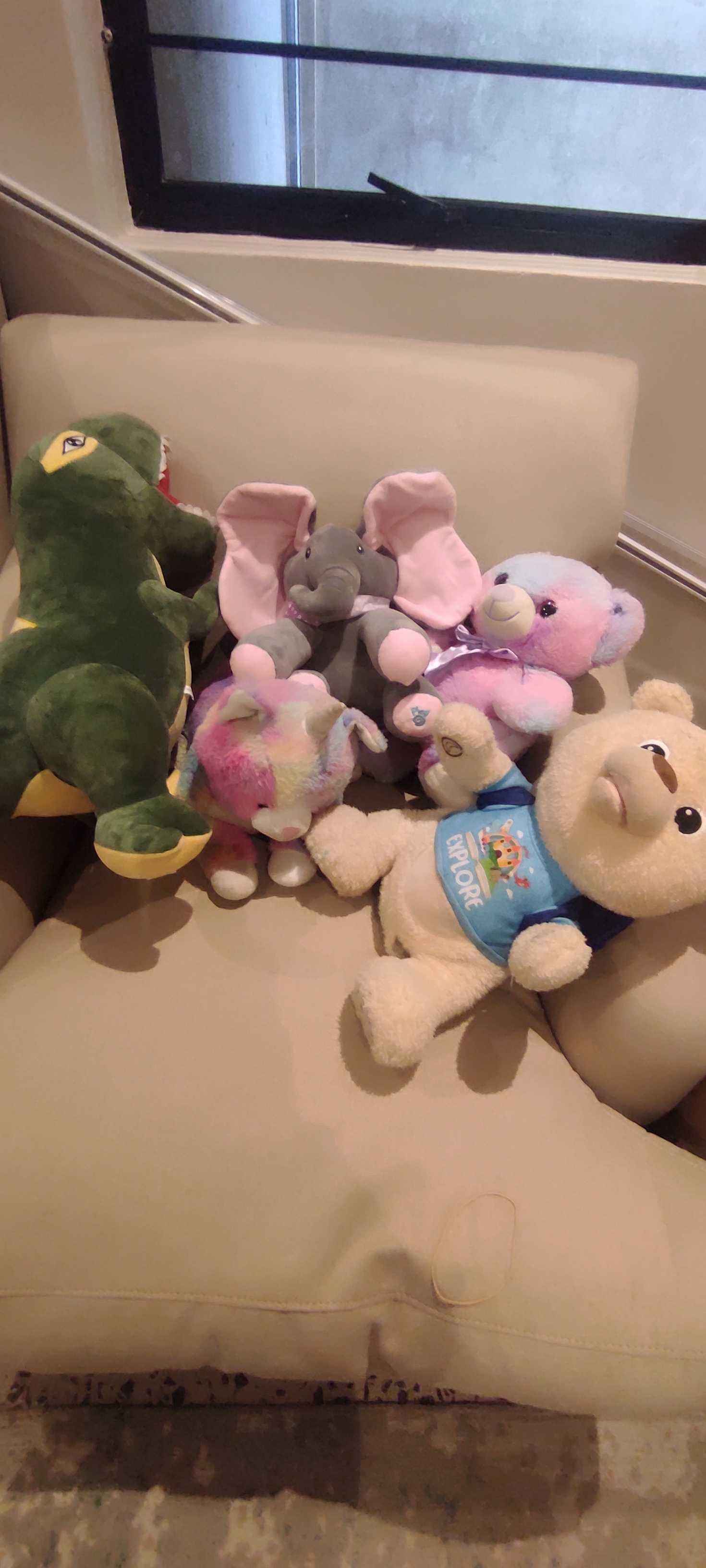 Bundle of soft toys worth R1000