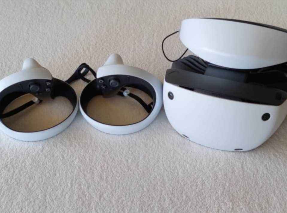 VR2 Headset and Controllers PlayStation 5