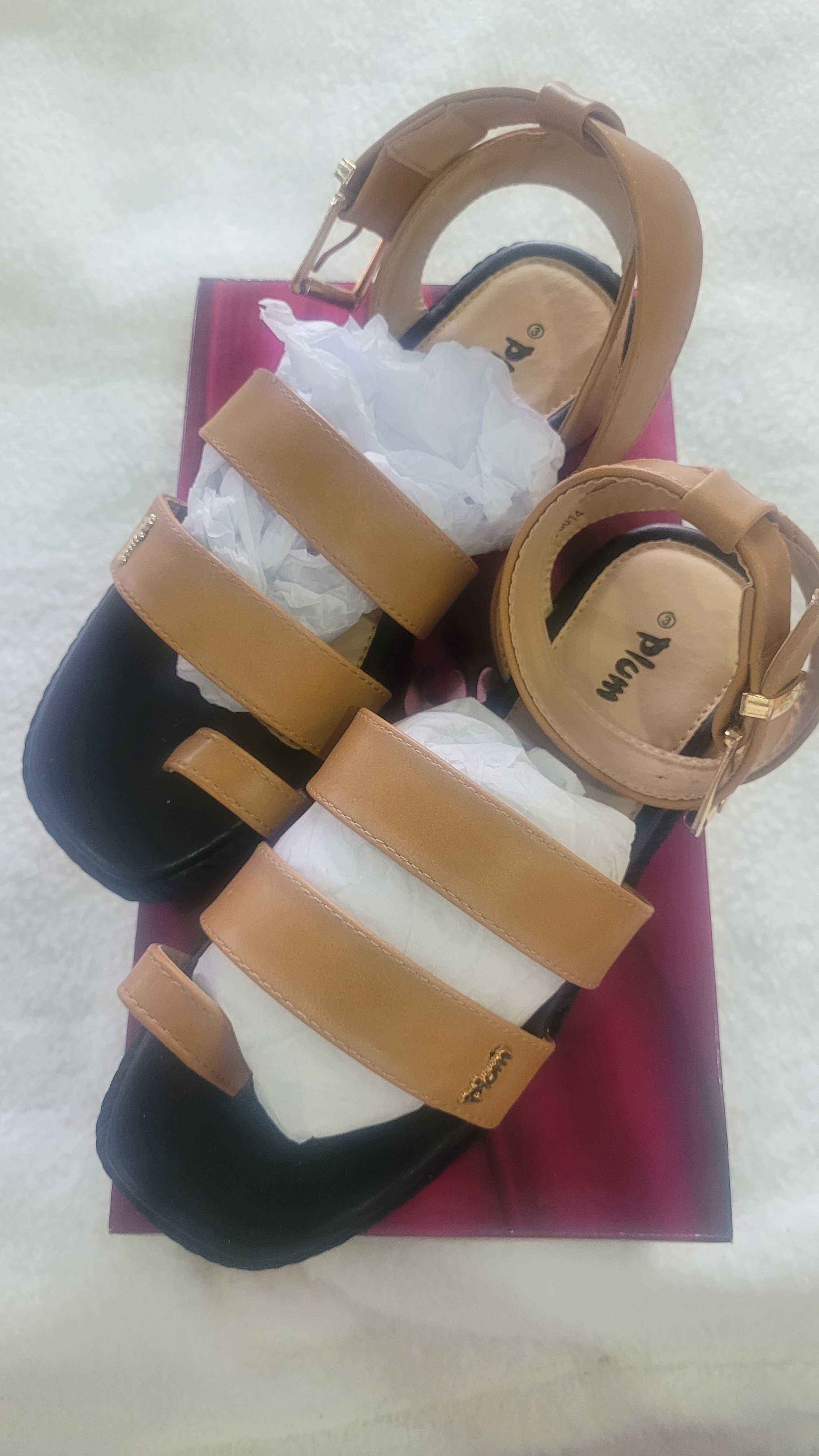 ladies size 3 flat open toe strap sandal