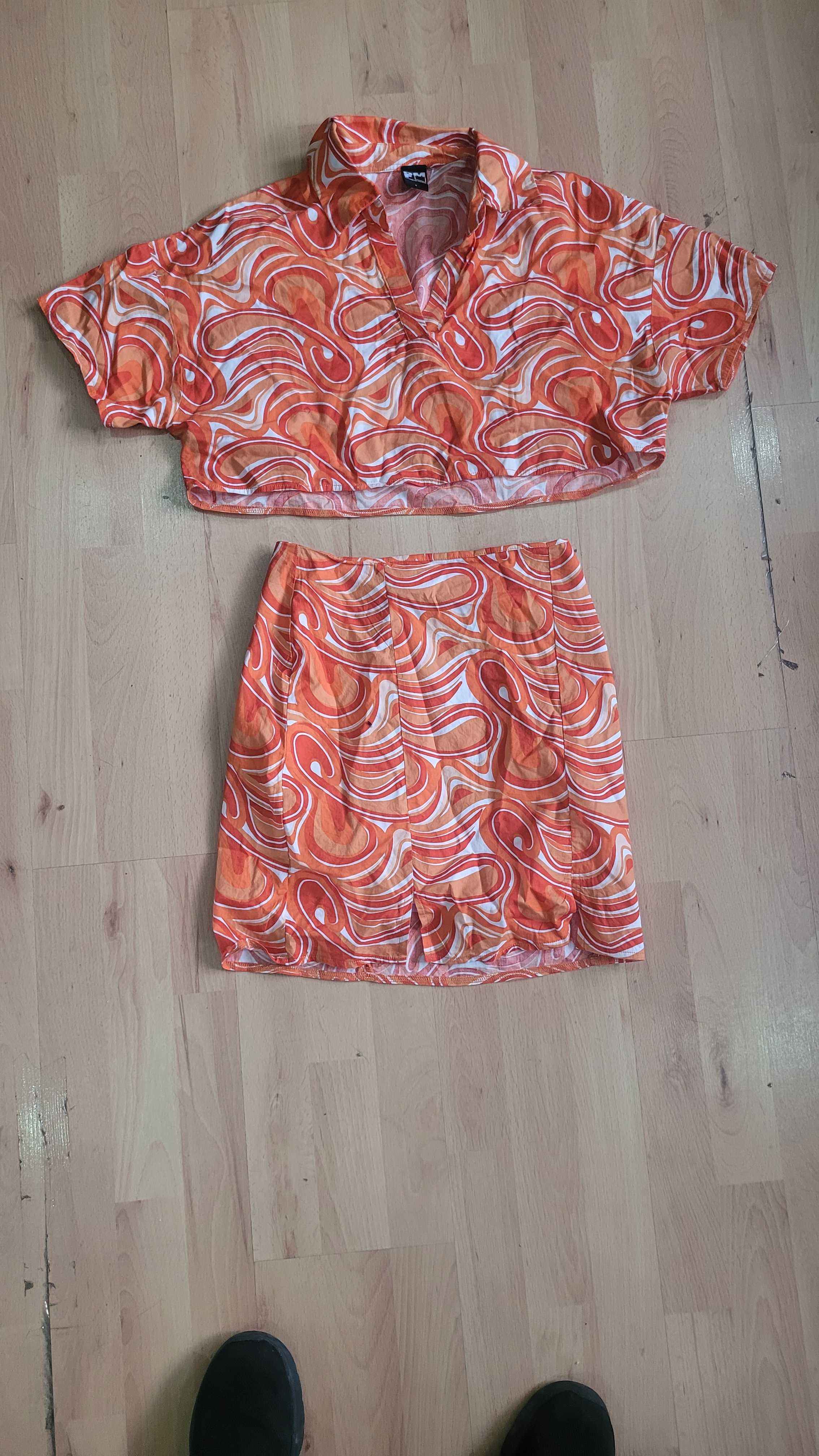 DMF ladies set. Size 8Top with collar and skirt with zip and small slit