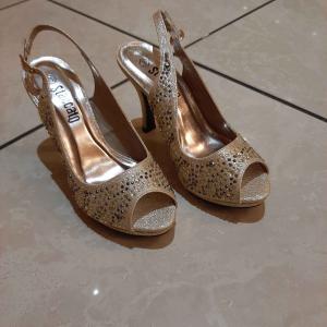 Gold sparkly platform heel size 3