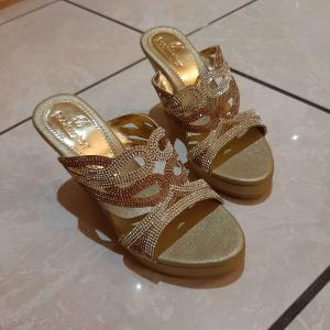 Wedge heel gold size 4
