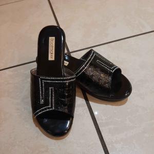 Black patent sandal size 35
