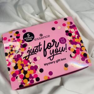 Essence mystery make up box