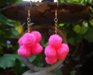Dangle pom pom earings