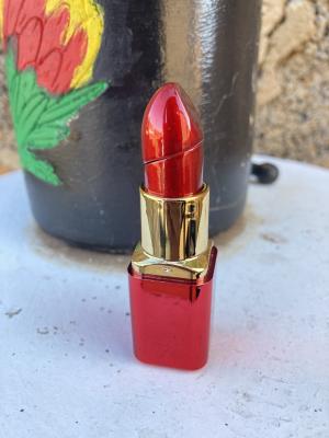 Lipstick gas lighter