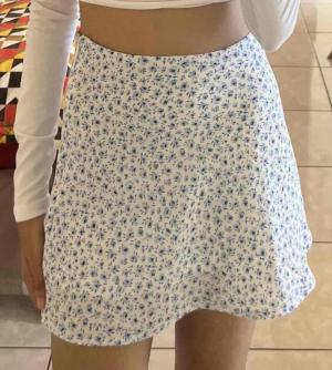 Floral Ditsy Mini Skirt.Size Small