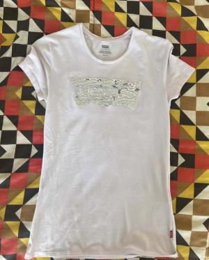 Lev’is Shirt. Size Small