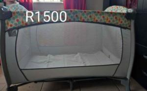winnie the pooh cot/ playpen