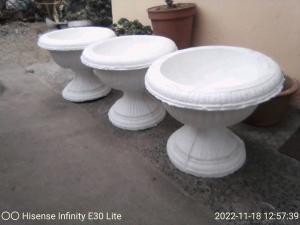 I'm selling concrete garden pots