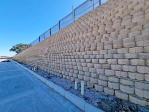 Retaining wall