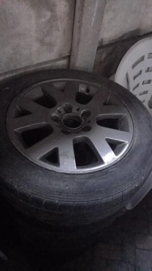 Set 5 Bmw 17s rims and tyre's