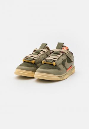 Nike Men's Dunk Low Natural Sneaker