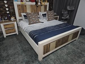 king size coricraft bed with Tempur mattress