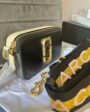 Stunning and authentic Marc Jacobs Snapshot Bag, in excellent condition.