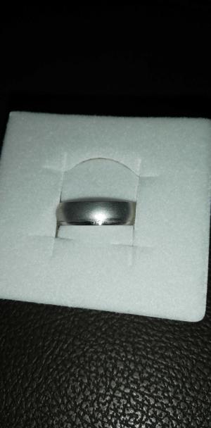 Mens 9ct white gold wedding band