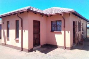 3 bedroom house for sale in Orchards