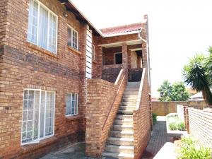 Nice ground floor apartment for sale in Camlyn gardens 