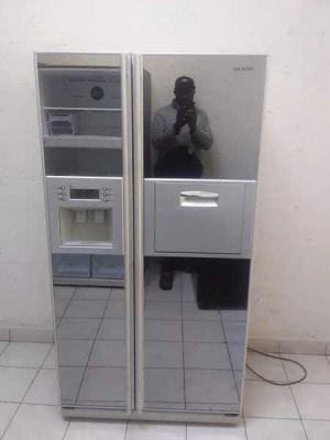 Samsung-side-by-side-refrigerator-with-water-and Ice dispenser
