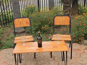 coffee table with chairs