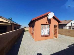 Your sweet dream home 8s nestled in Soshanguve Vv 