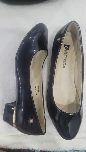 size 5 Pierre Cardin ladies court shoe