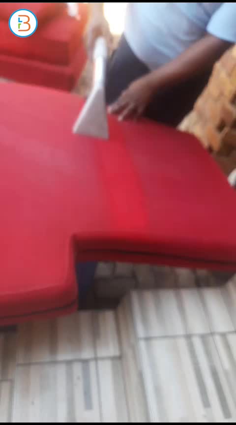 upholstery deep cleaning