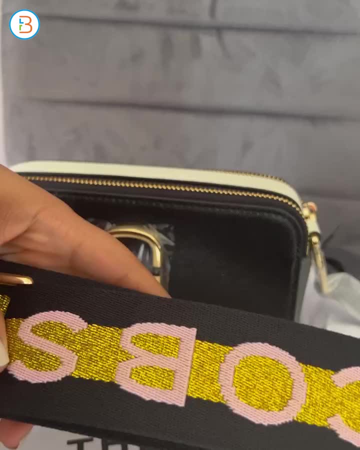 Stunning and authentic Marc Jacobs Snapshot Bag, in excellent condition