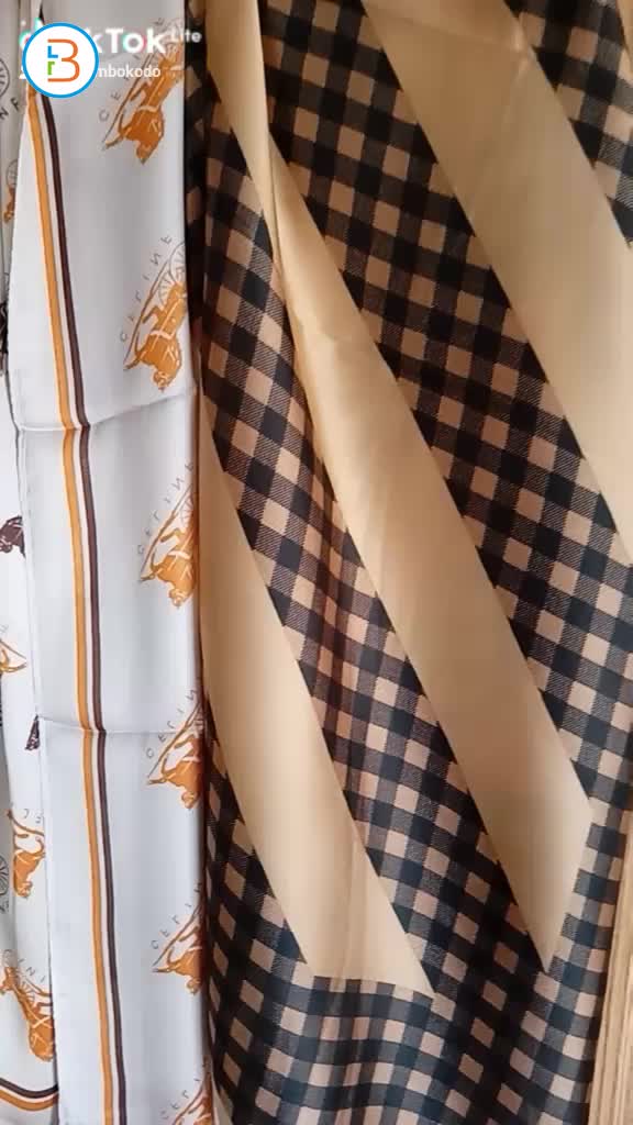 Stylish silky ladies doeks 90*90
R60 each 🥰