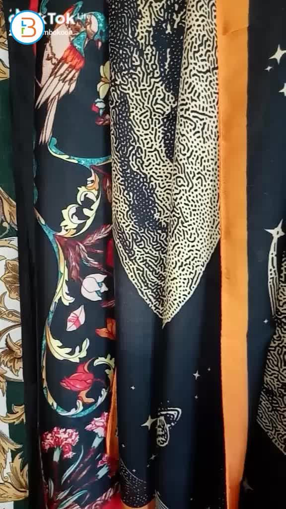 Stylish silky ladies doeks 90*90
R60 each 🥰