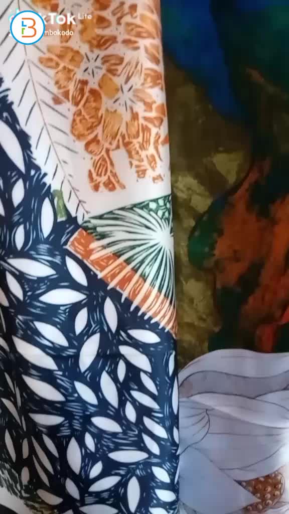 Stylish silky ladies doeks 90*90
R60 each 🥰